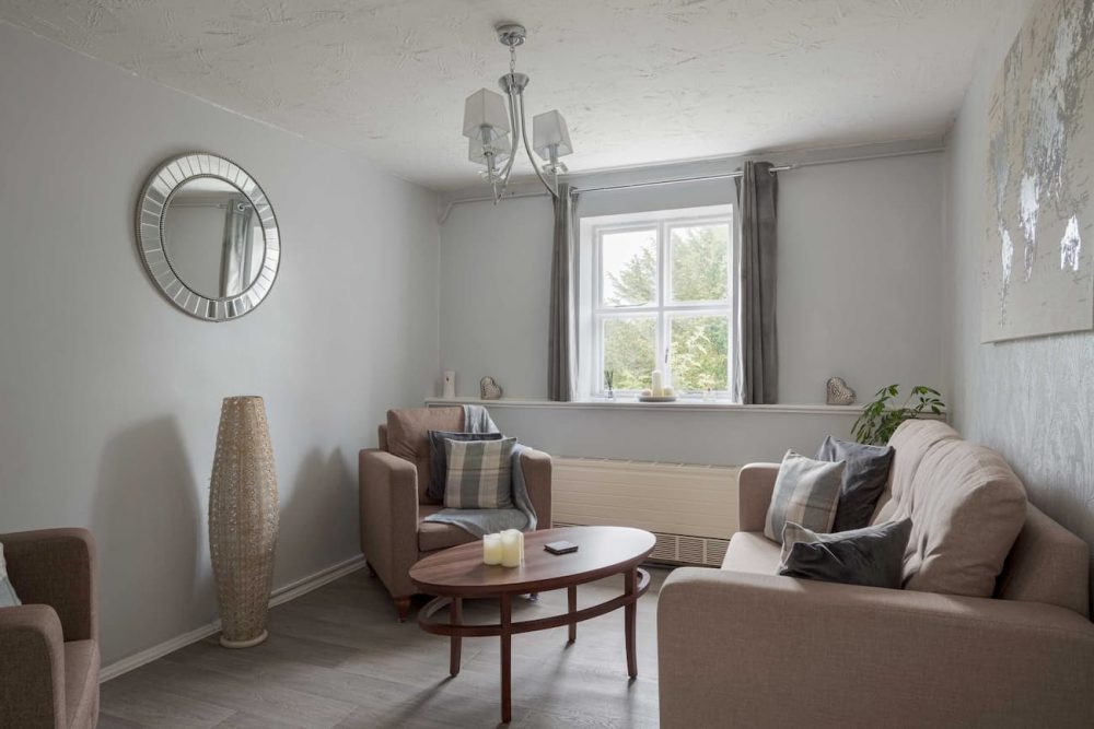 Cassiobury-Court-Communal-Area.-1000x667