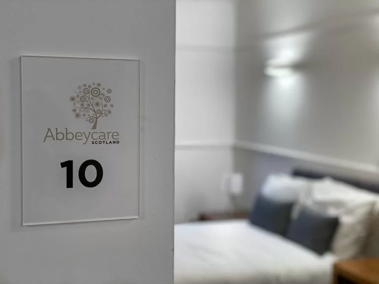 Room-10-Abbeycare-Scotland-Erskine-1-768x576000